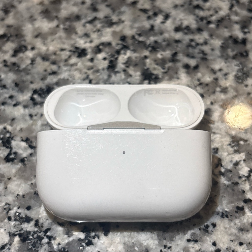 Apple AirPods Pro 1st Gen Replacement Charging Case  Genuine A2190